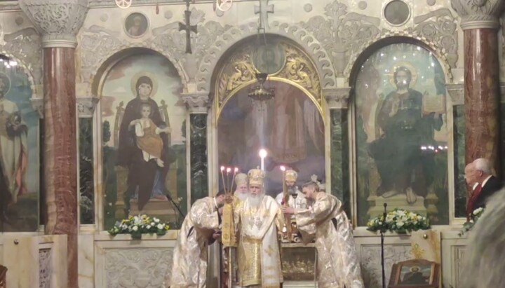 Митрополит Варнава предстоятелства литургията в „Свети Александър Невски“