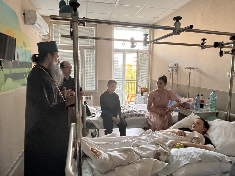 Българският патриарх посети децата от болничните отделения в Пирогов - снимка 1