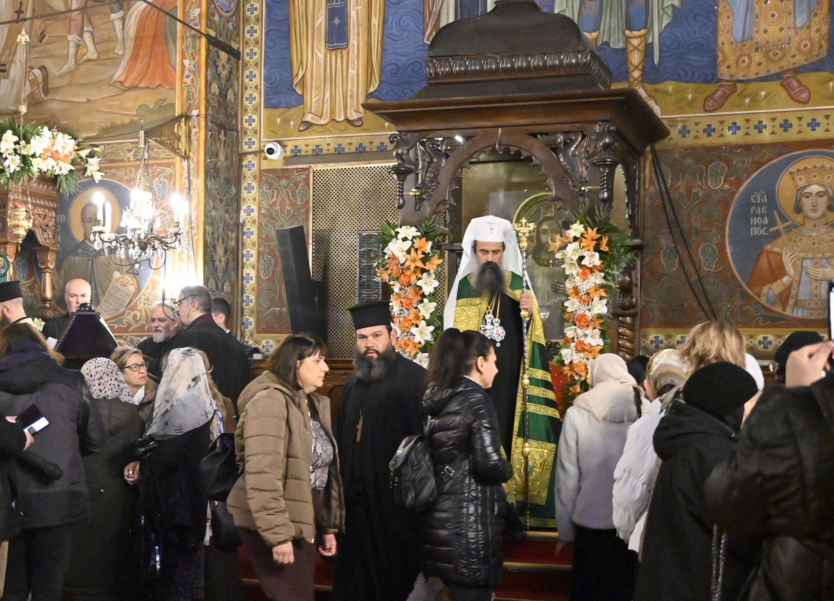 Патриарх Даниил оглави литургията за св. крал Стефан Милутин в София - снимка 6