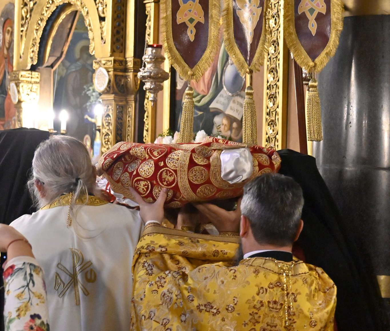 Патриарх Даниил оглави литургията за св. крал Стефан Милутин в София - снимка 7