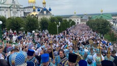 Хиляди вярващи се поклониха пред образа на Божията майка в Почаевската лавра