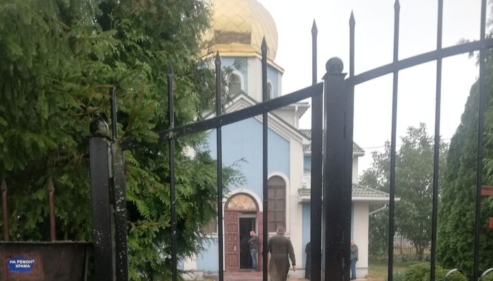 Църквата „Рождество на Пресвета Богородица“ на УПЦ в село Новоселки, Киевска област. Снимка: t.me/dozor_kozak1