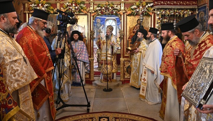 Архиерейска литургия и водосвет в чест на Свв. Козма и Дамян