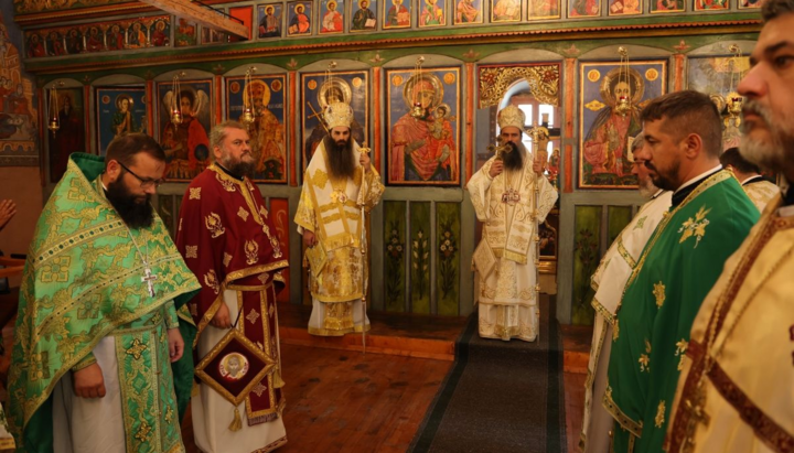 Свмика: Ангел Карадаков, Софийска митрополия
