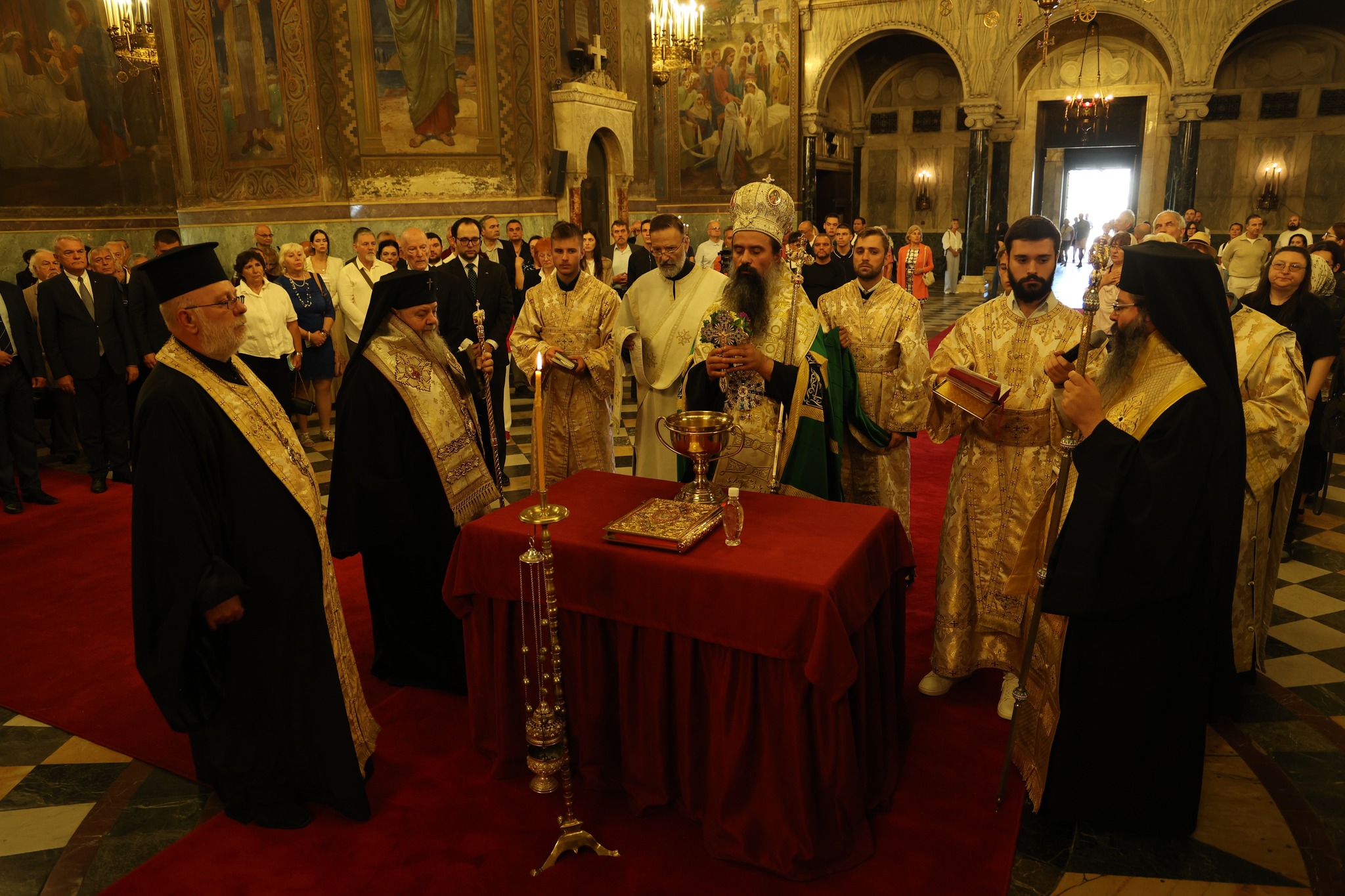 Осветиха възстановените плочи на „Св. Александър Невски“ - снимка 3