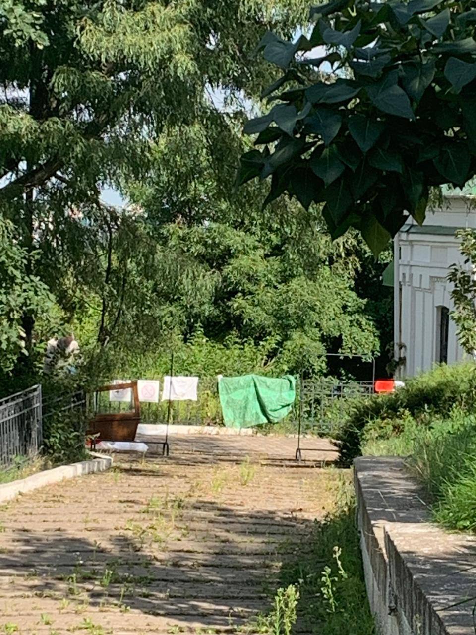 В Киевско-Печорската лавра държавни служители изнесоха раки с мощи и одежди - снимка 3