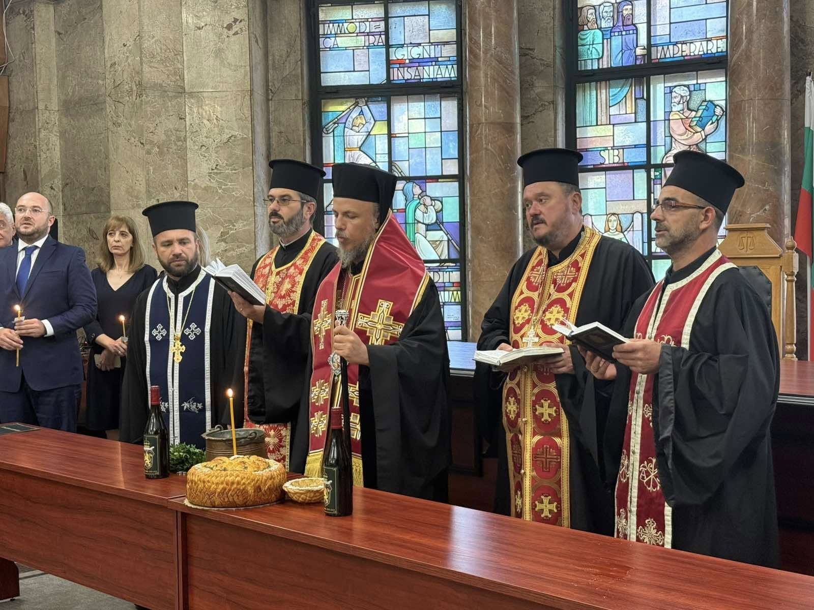 С водосвет в Русе бе открита новата съдебна година и Център за правна помощ - снимка 2
