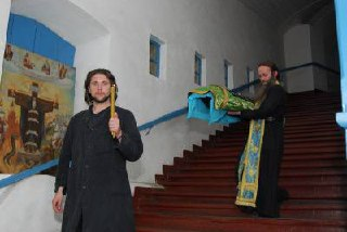 С молитва и страх Божи монасите пазеха мощите, днес чиновници оскверняват - снимка 1