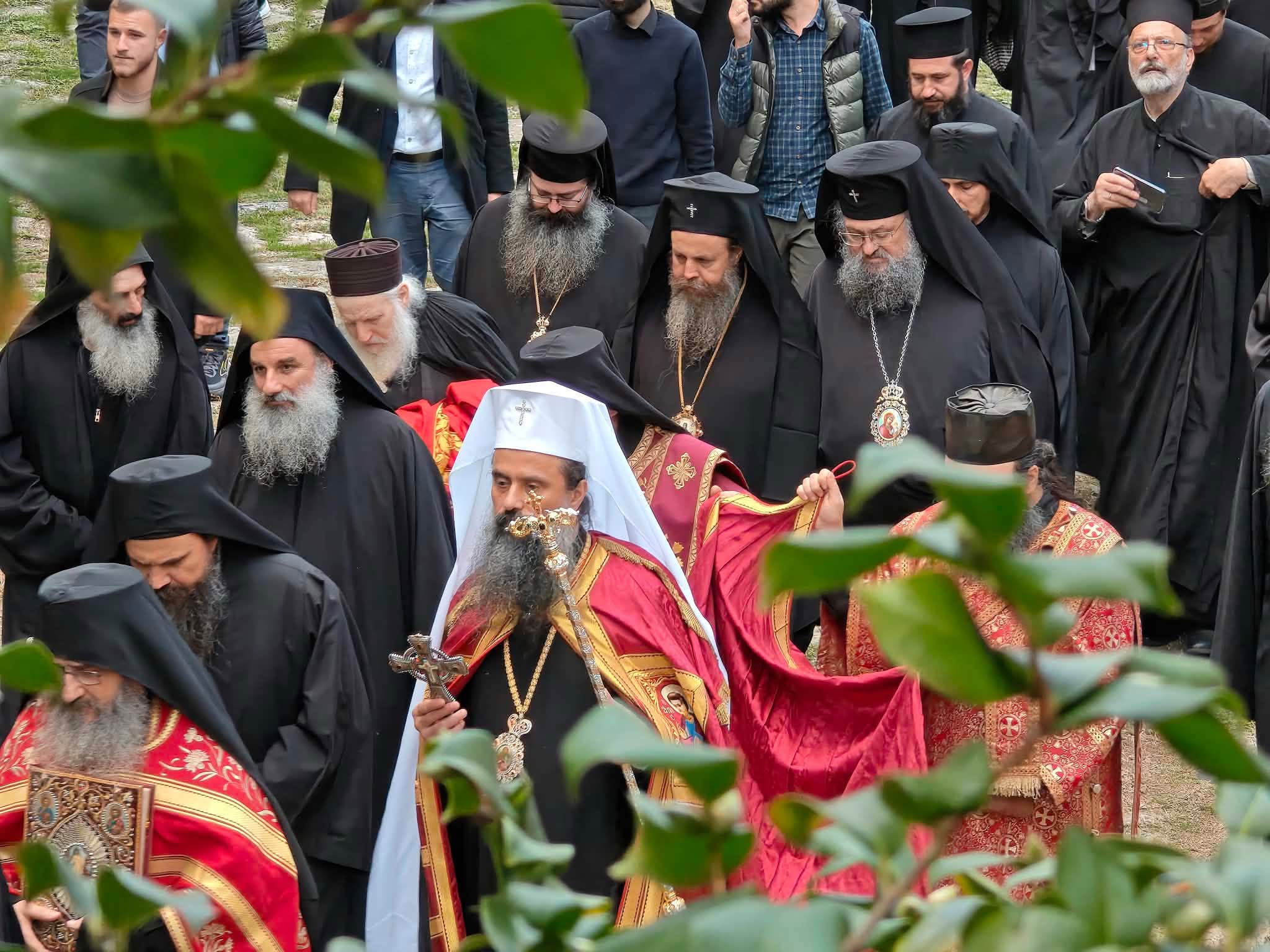 Посрещането на Патриарх Даниил в манастира "Зограф"; Снимка: bg-patriarshia.bg